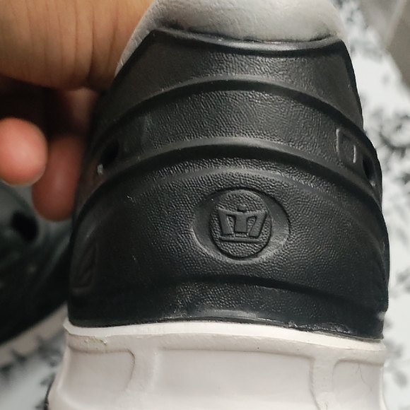 Crosskix Men's Black Athletic Shoes with Composite Foam Slip- Resistance. - Picture 10 of 15